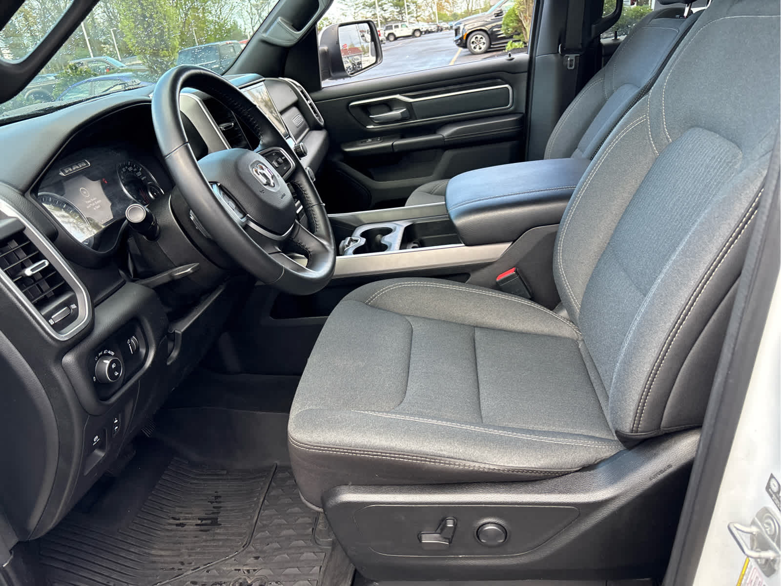 2022 RAM 1500 Big Horn Crew Cab 4x4 5'7" Box