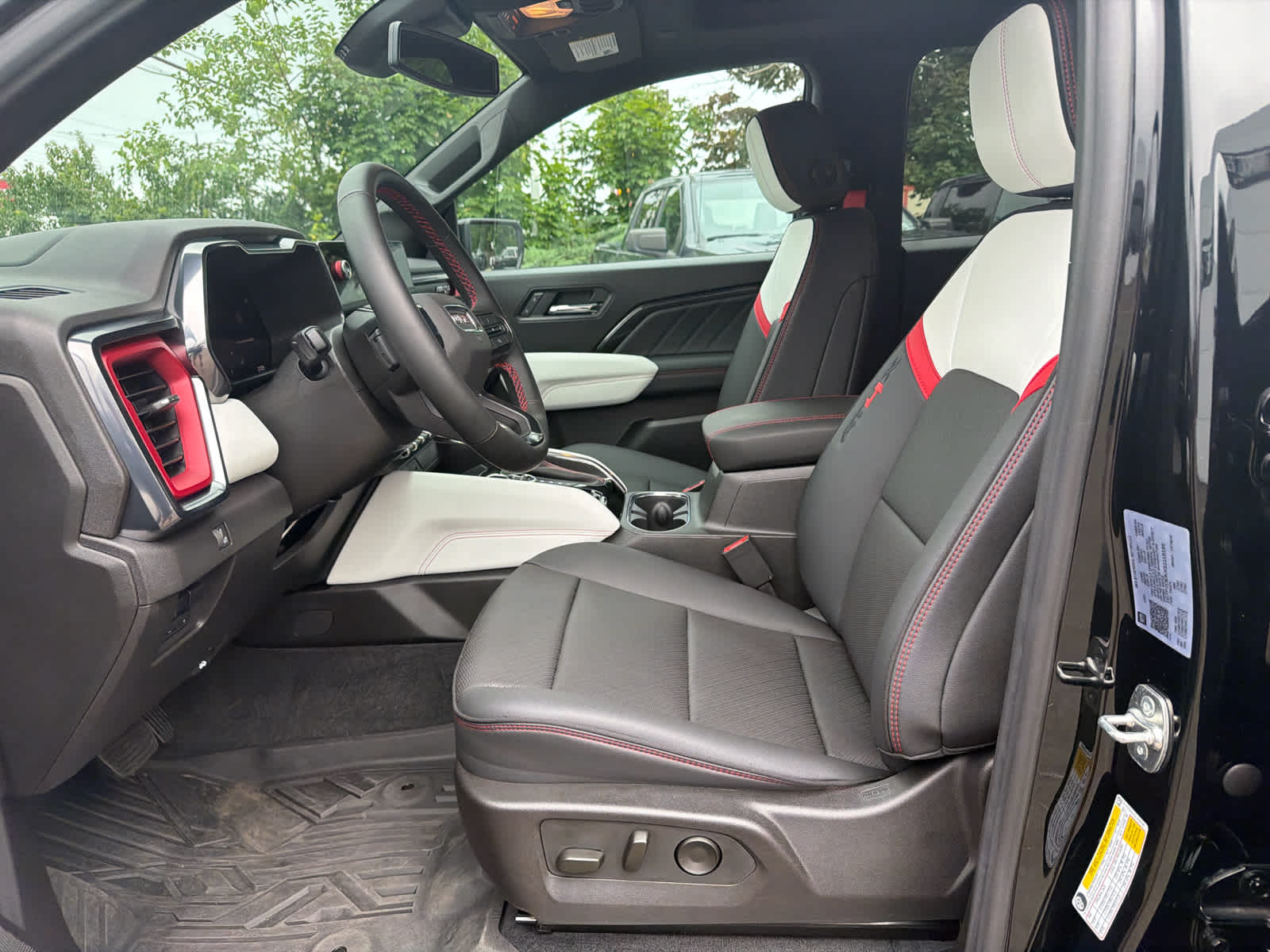 2025 GMC Canyon AT4
