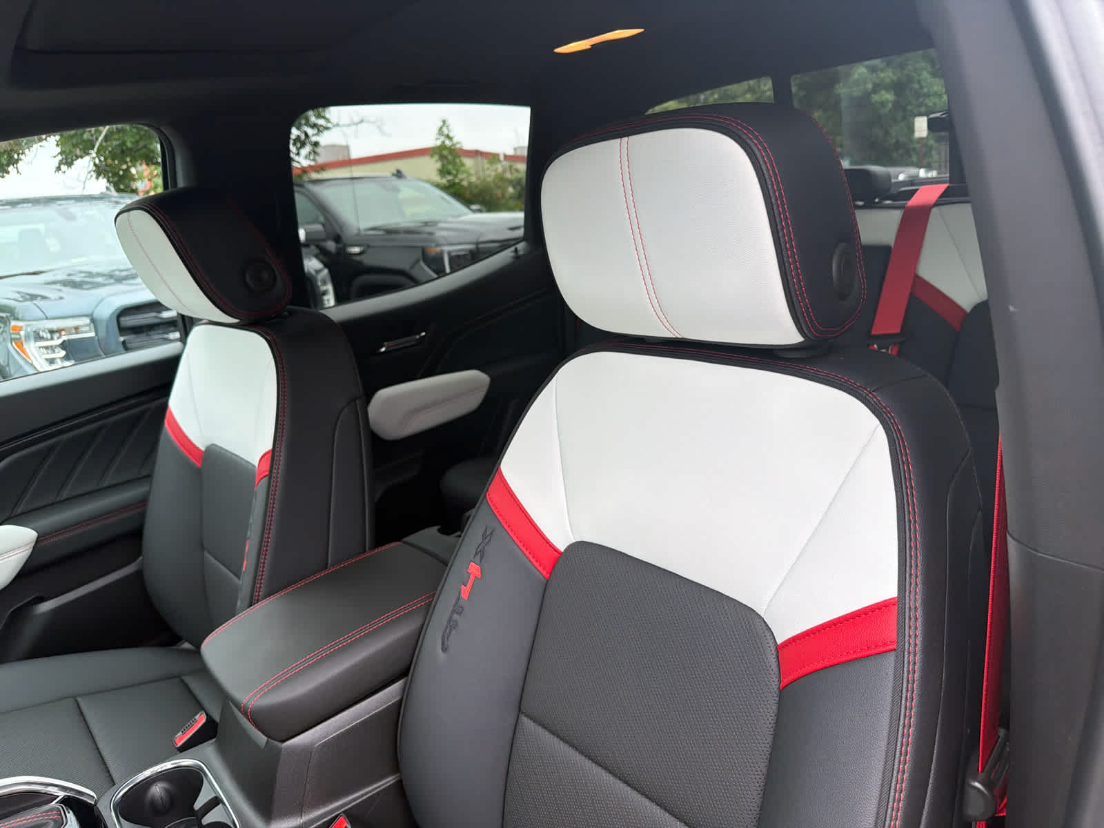 2025 GMC Canyon AT4