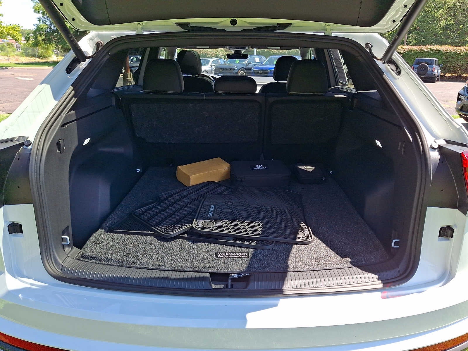 2025 Volkswagen Atlas Cross Sport 2.0T SE w/Technology