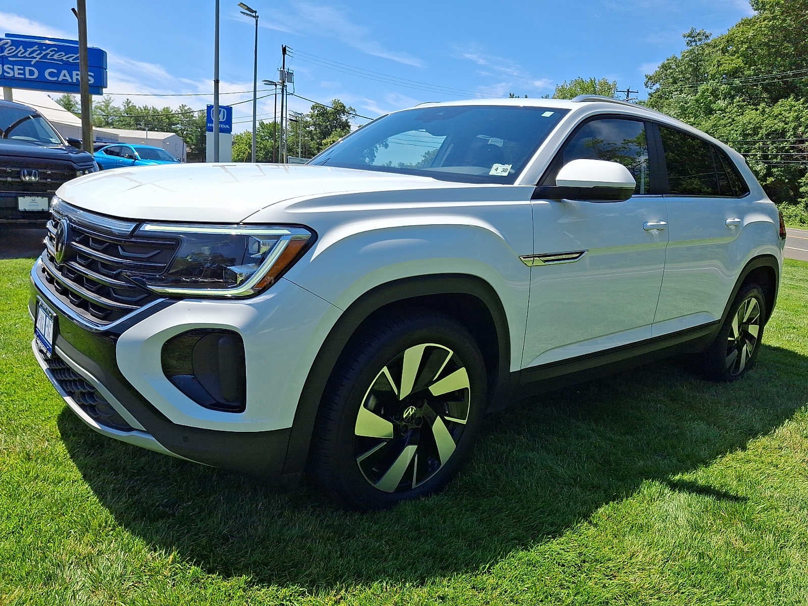 2025 Volkswagen Atlas Cross Sport 2.0T SE w/Technology