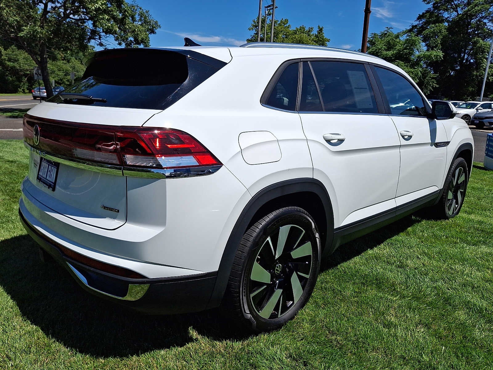 2025 Volkswagen Atlas Cross Sport 2.0T SE w/Technology