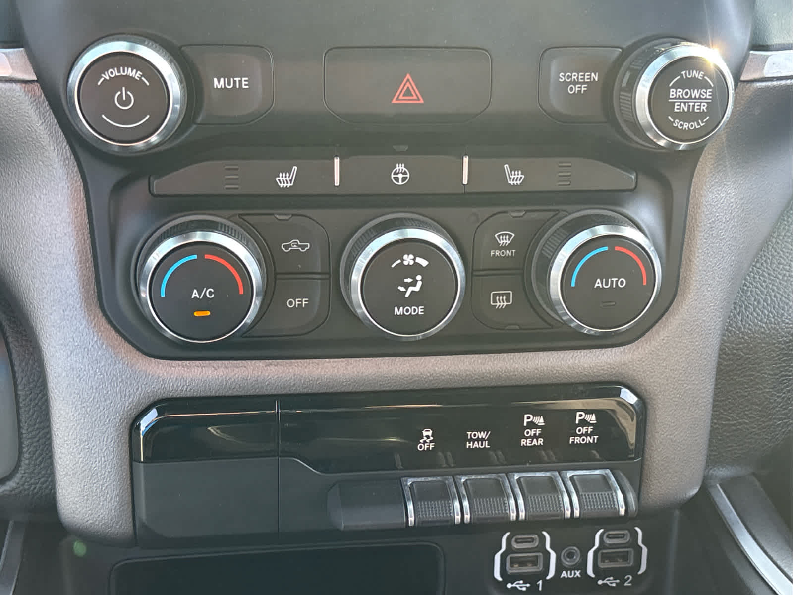 2022 RAM 1500 Big Horn Quad Cab 4x4 6'4" Box