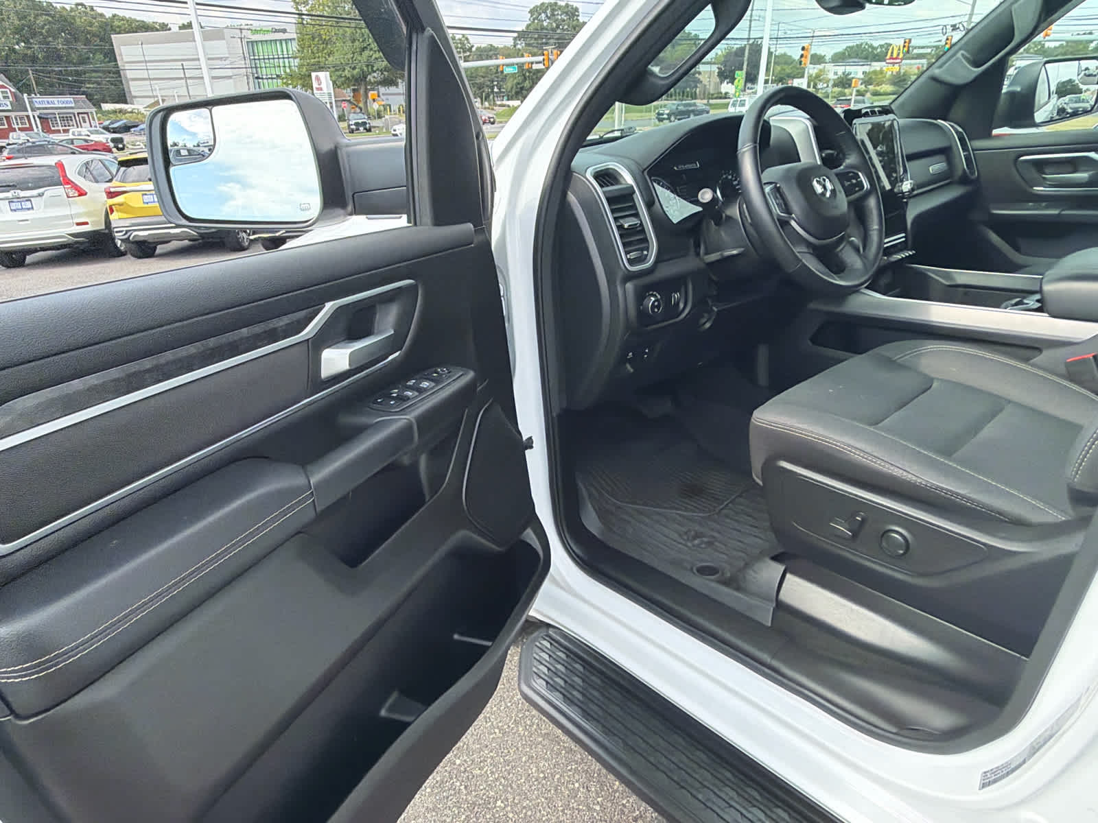 2023 RAM 1500 Big Horn Crew Cab 4x4 5'7" Box