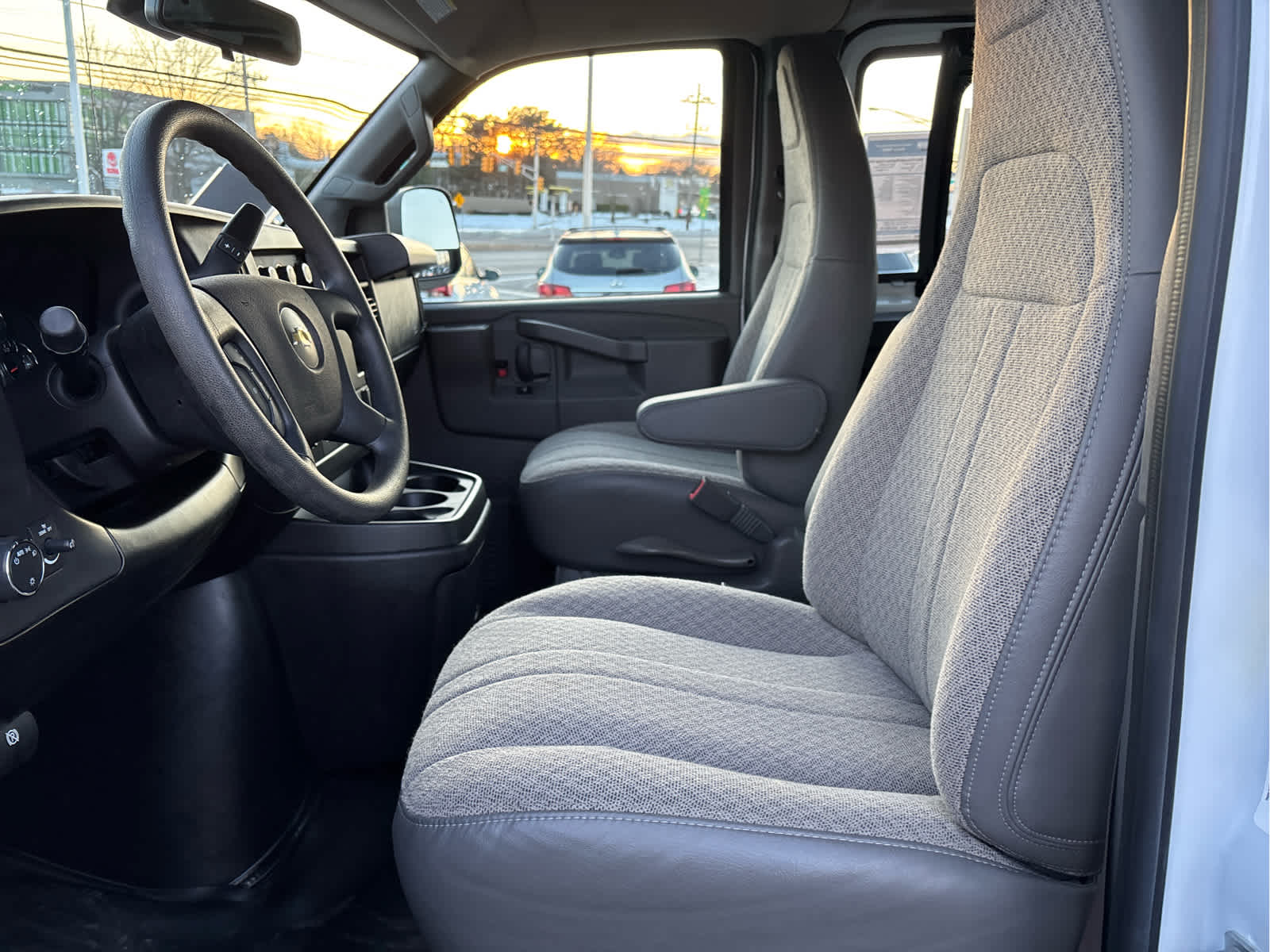 2024 Chevrolet Express Cargo 2500 WT