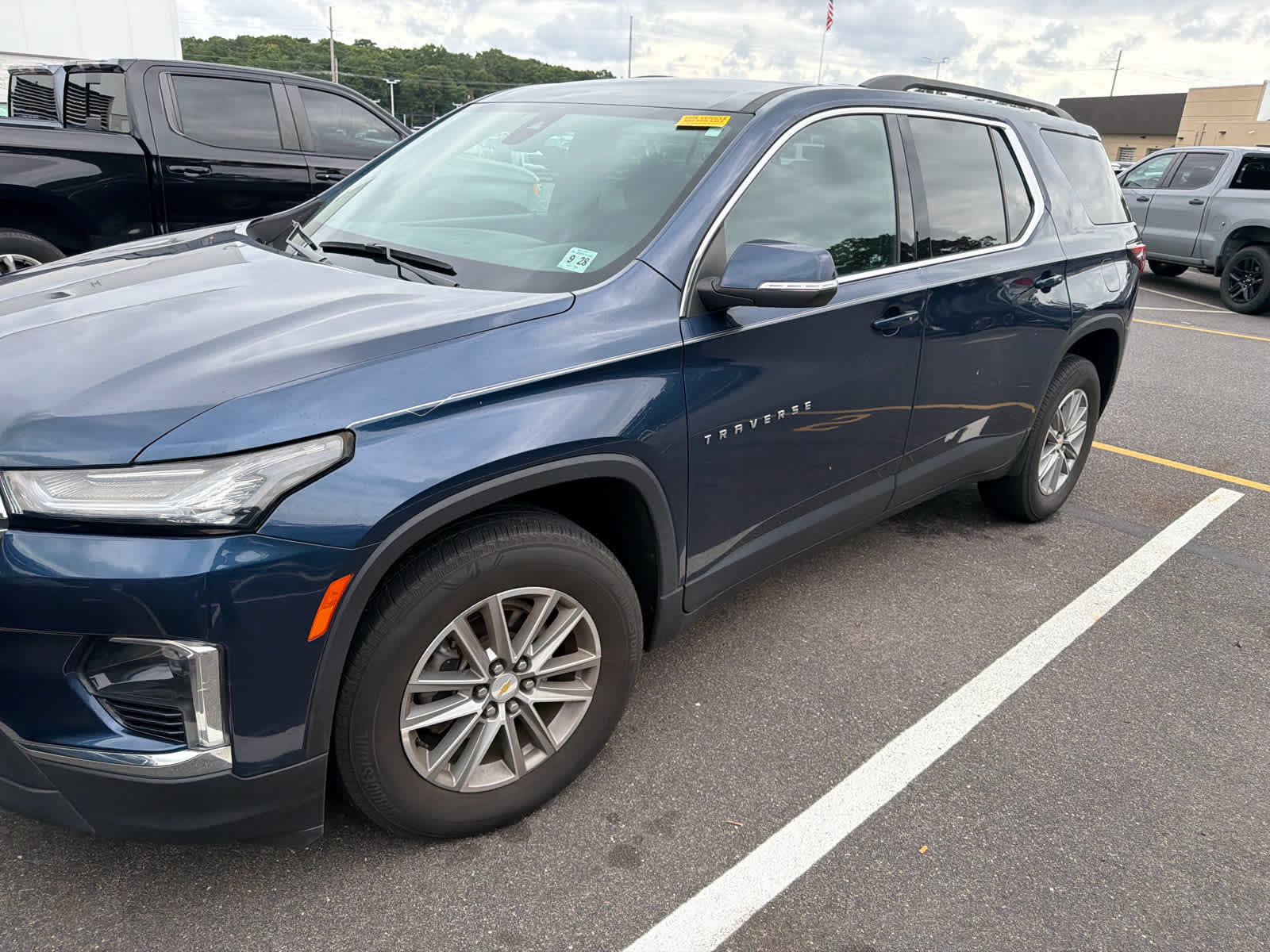 2023 Chevrolet Traverse LT Cloth
