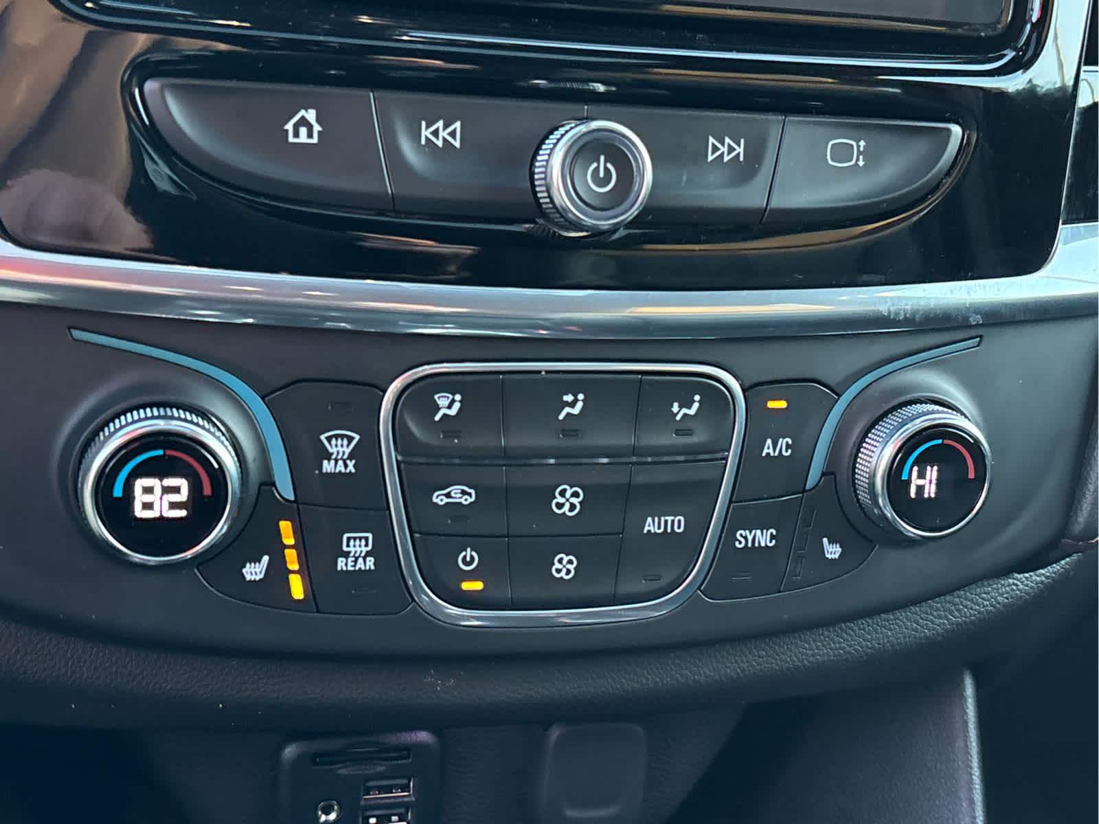 2022 Chevrolet Traverse RS