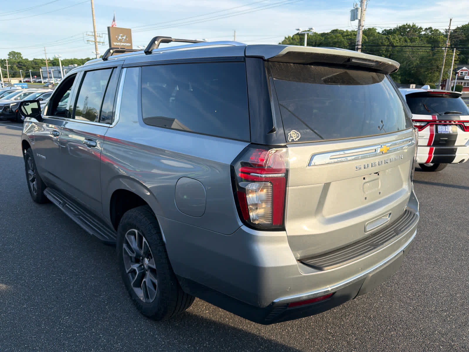 2023 Chevrolet Suburban LT