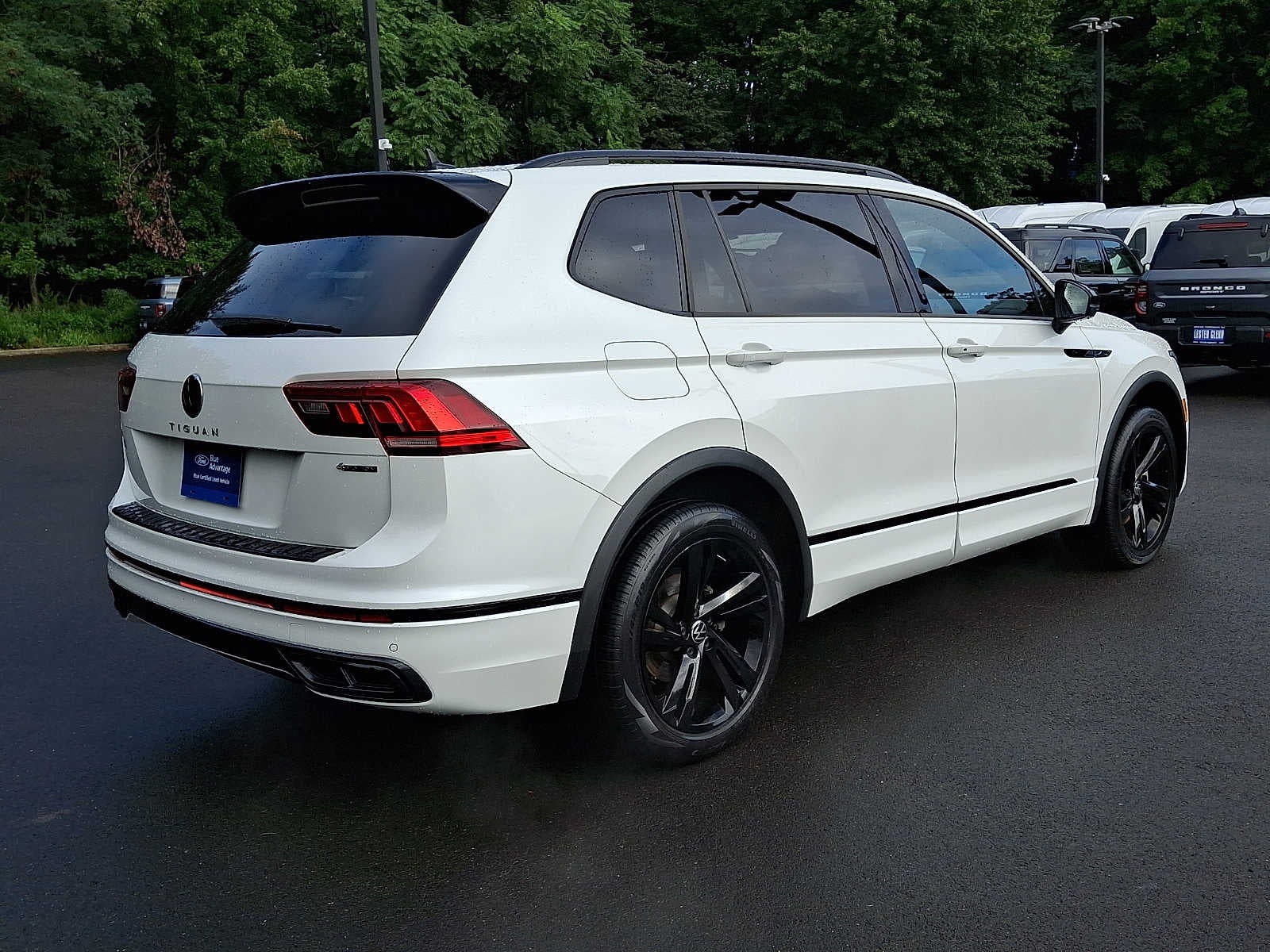 2024 Volkswagen Tiguan 2.0T SE R-Line Black