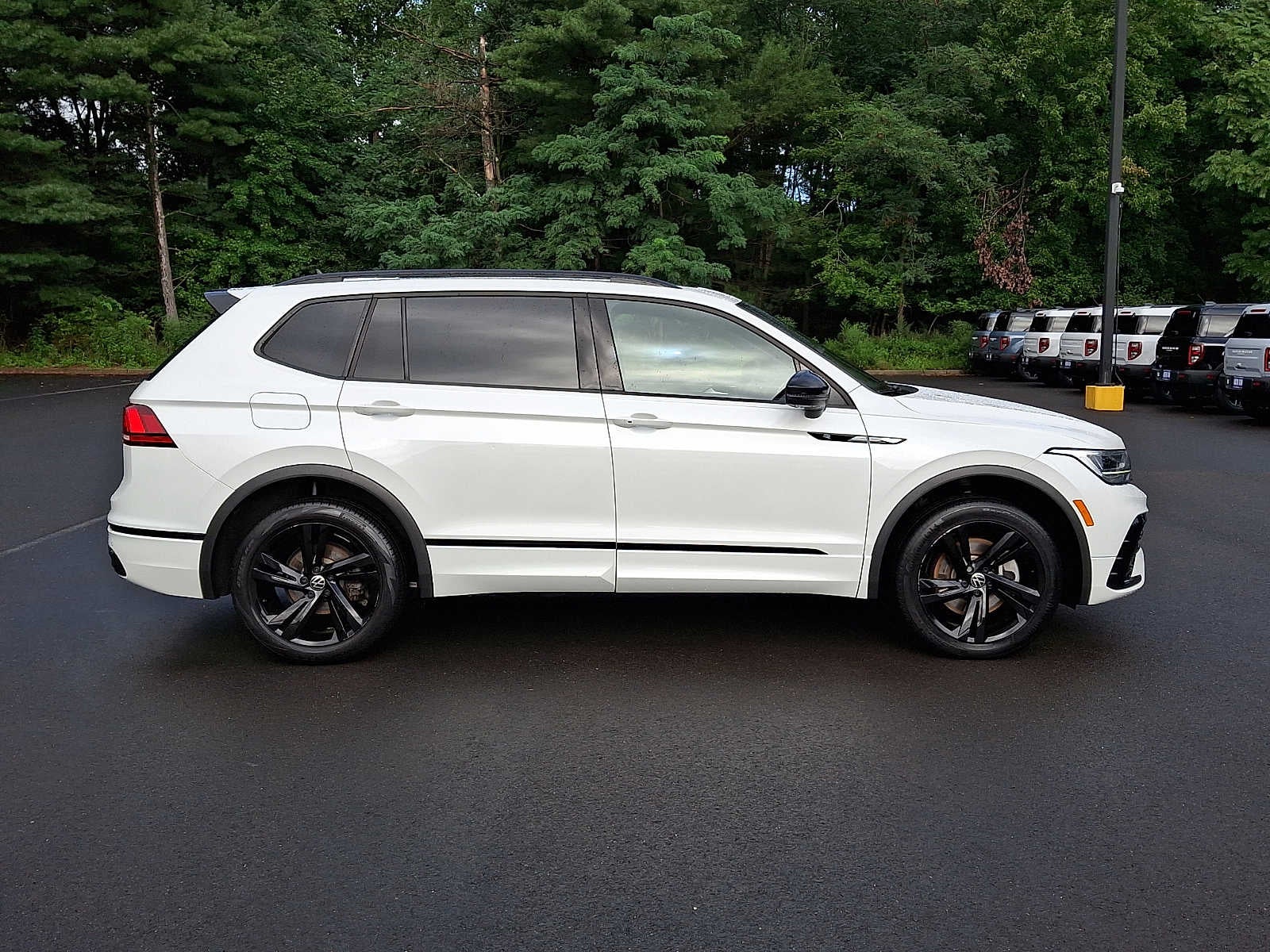 2024 Volkswagen Tiguan 2.0T SE R-Line Black