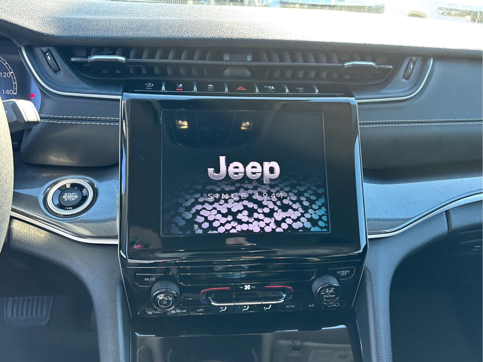 2023 Jeep Grand Cherokee Laredo