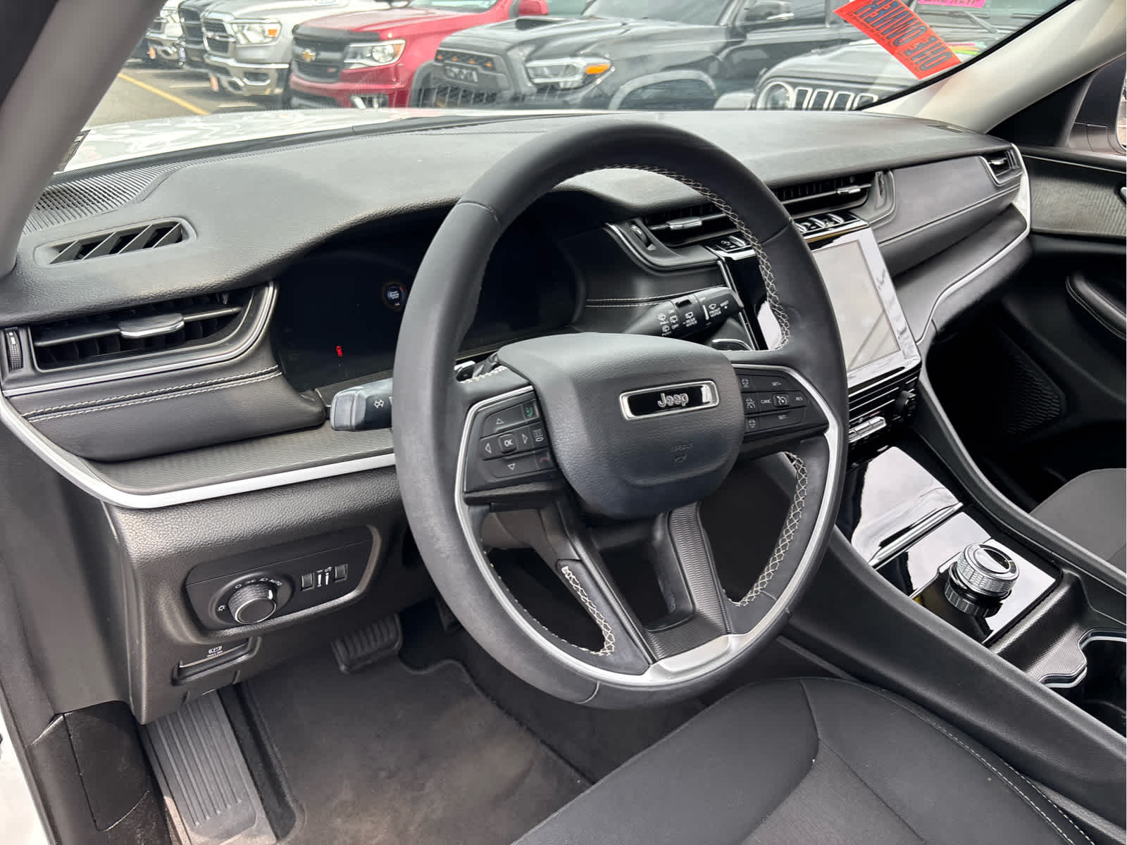 2023 Jeep Grand Cherokee L Laredo