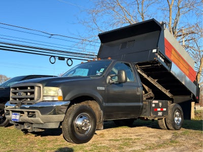 2004 Ford Super Duty F-350 DRW XL
