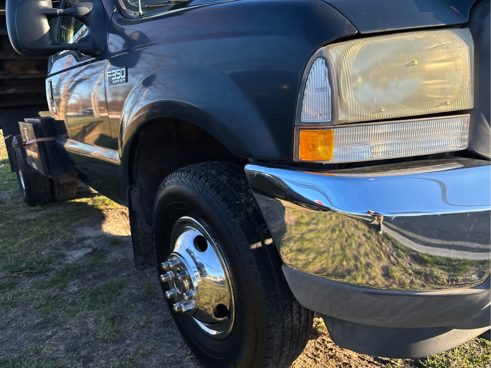 2004 Ford Super Duty F-350 DRW XL