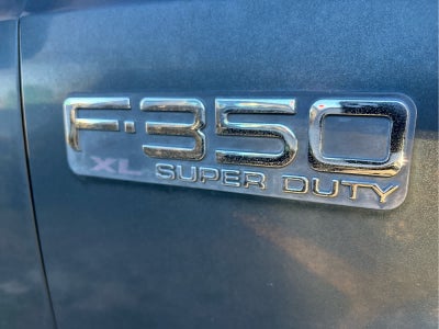 2004 Ford Super Duty F-350 DRW XL