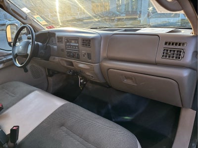 2004 Ford Super Duty F-350 DRW XL