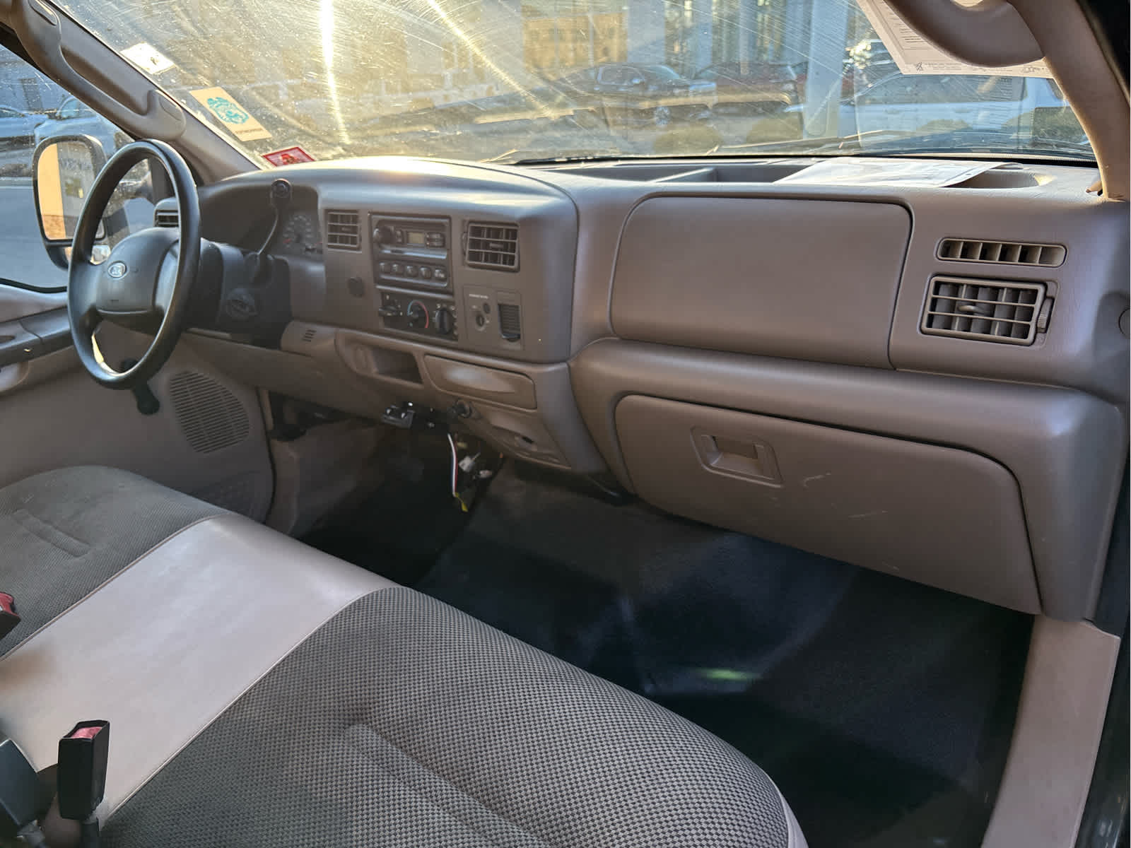 2004 Ford Super Duty F-350 DRW XL