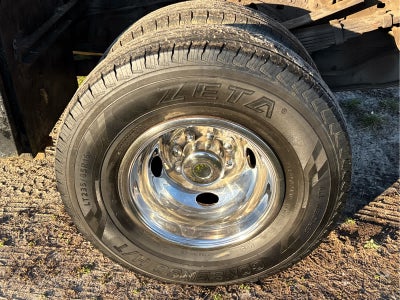 2004 Ford Super Duty F-350 DRW XL