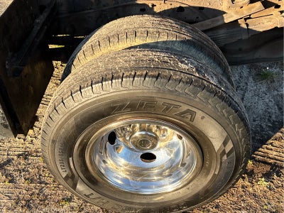 2004 Ford Super Duty F-350 DRW XL