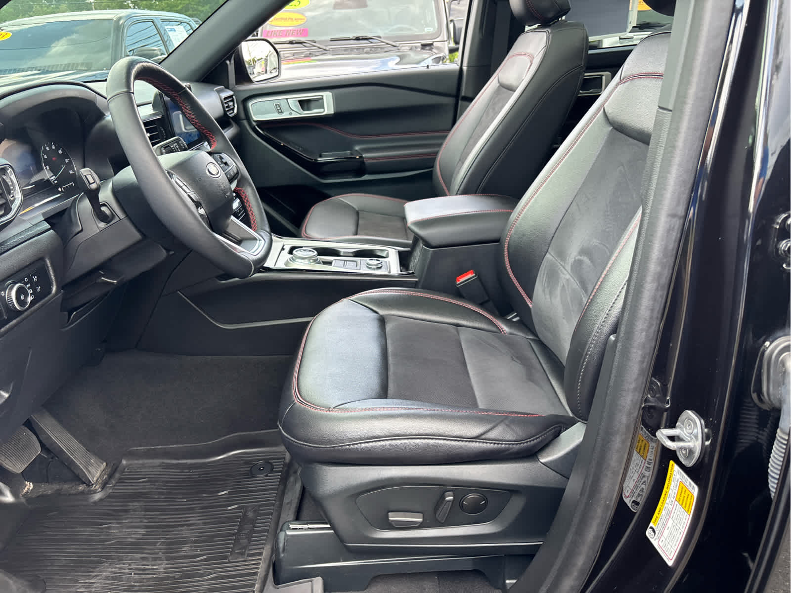 2024 Ford Explorer ST-Line