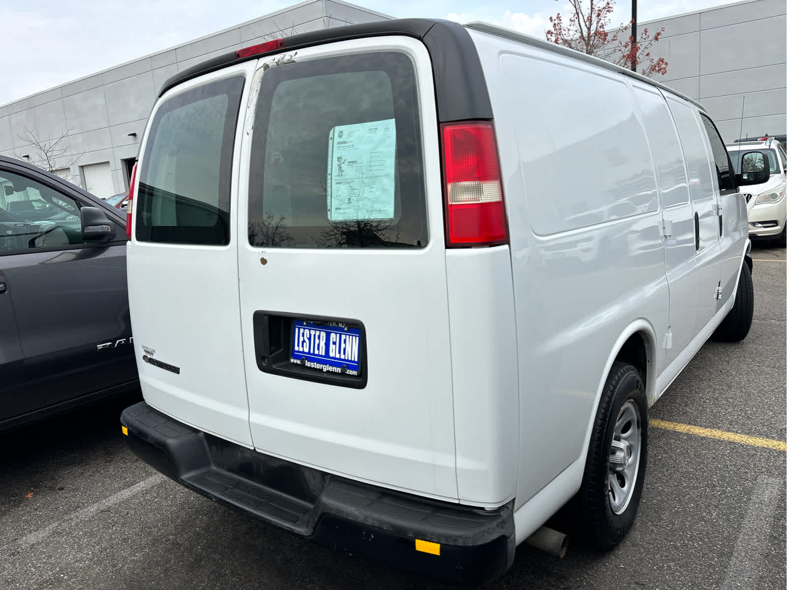 2009 Chevrolet Express Cargo Van RWD 1500 135"