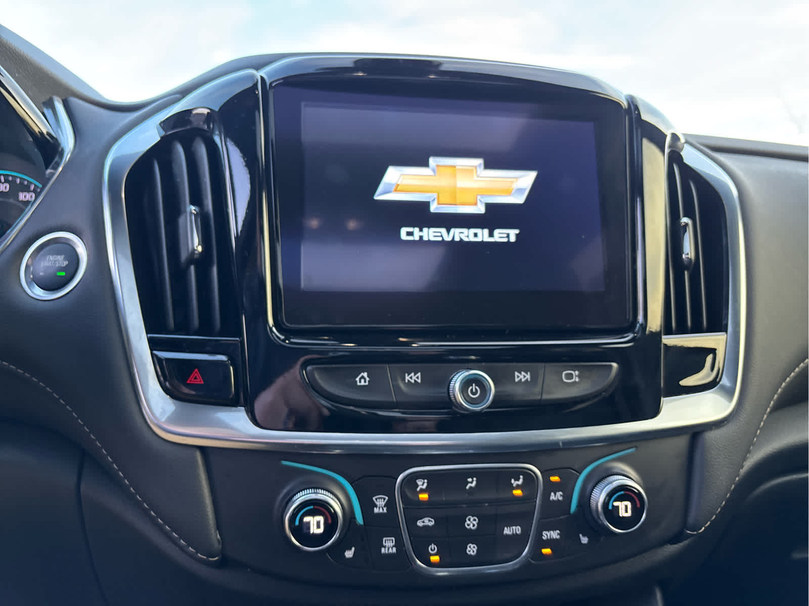 2023 Chevrolet Traverse LT Leather
