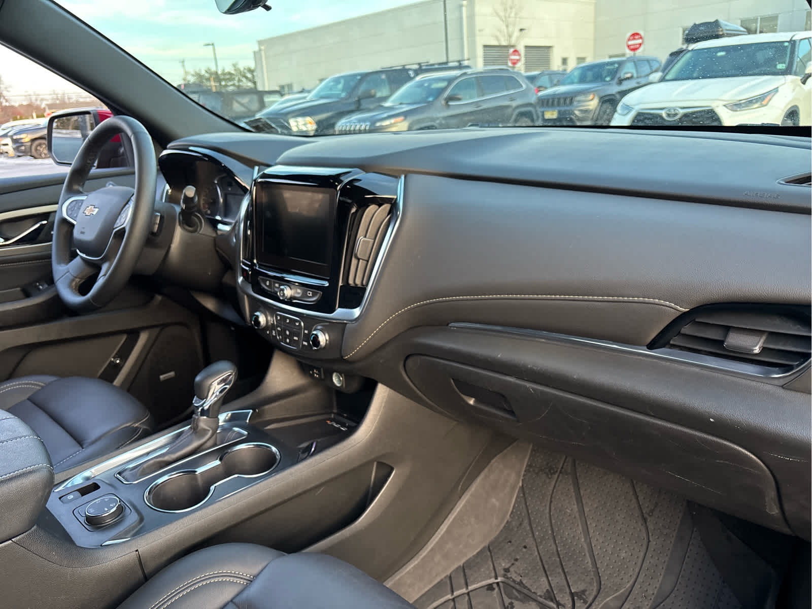 2023 Chevrolet Traverse LT Leather