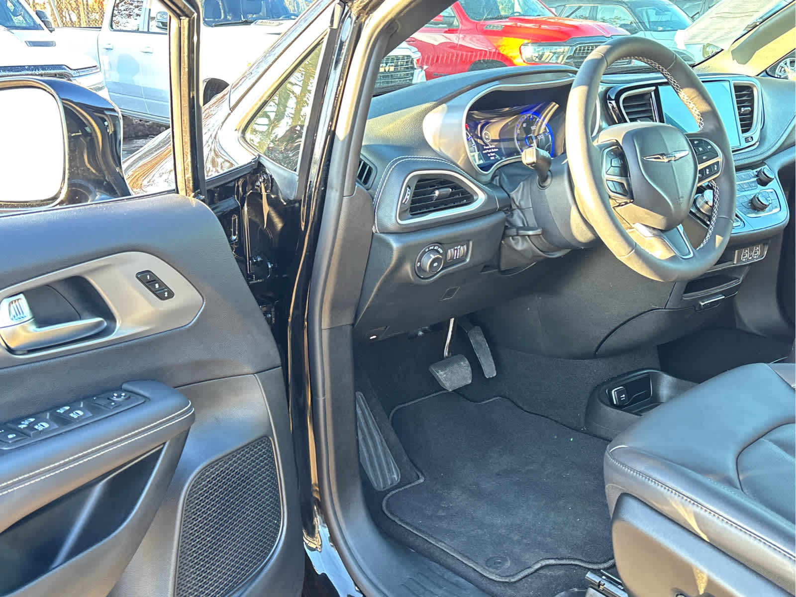 2025 Chrysler Pacifica Select