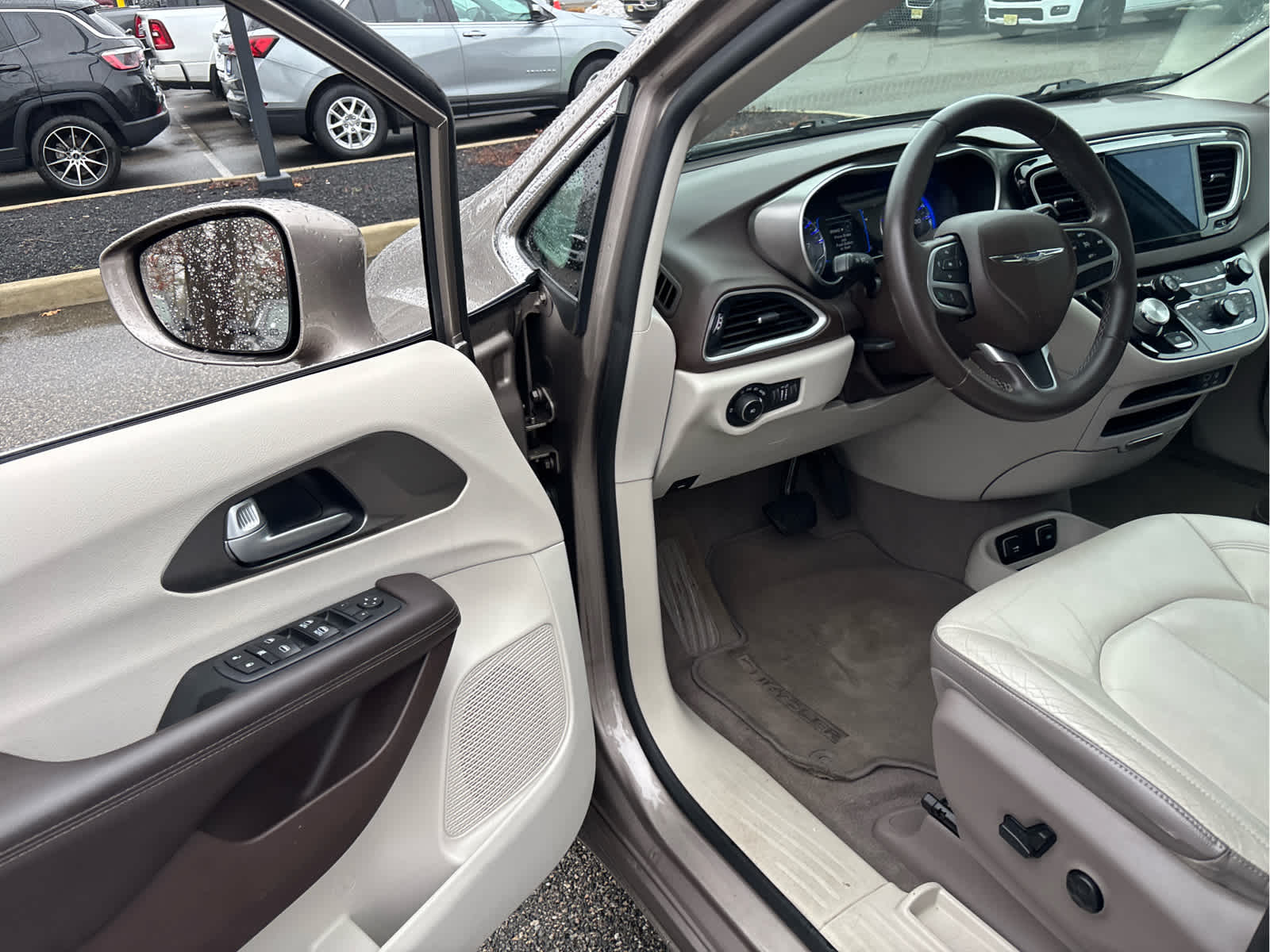 2017 Chrysler Pacifica Touring-L