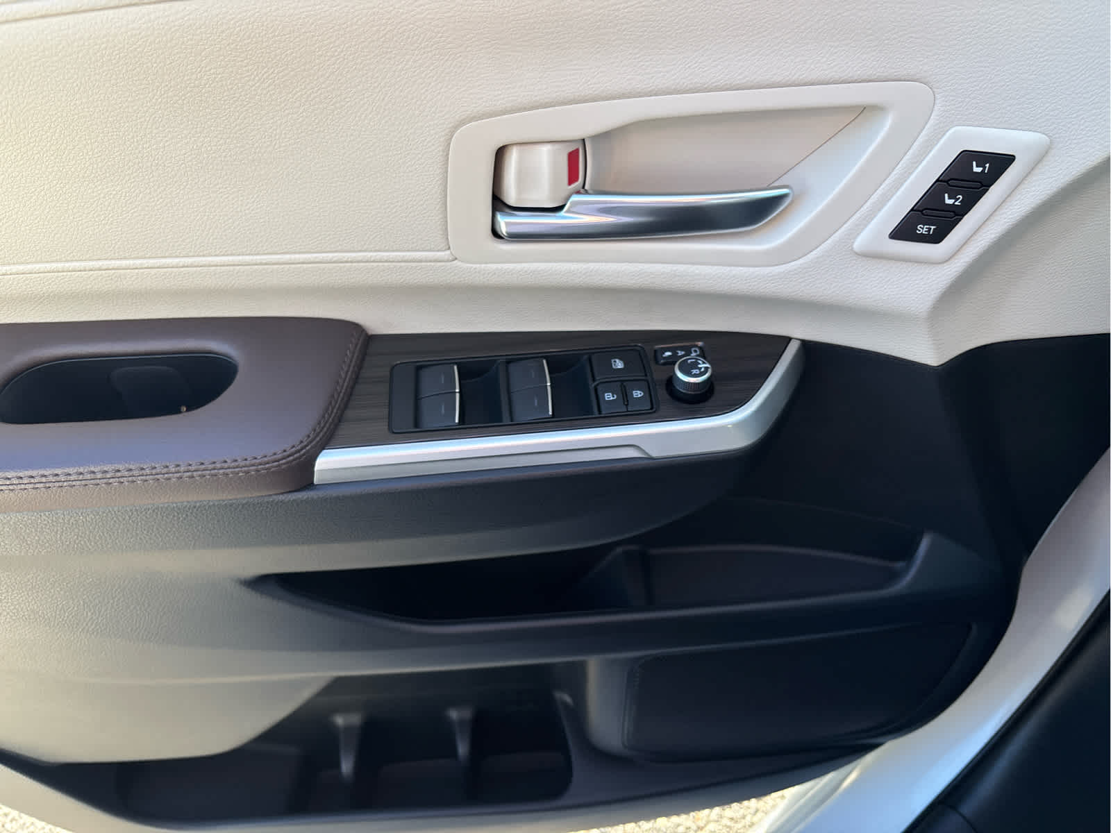 2023 Toyota Sienna Platinum