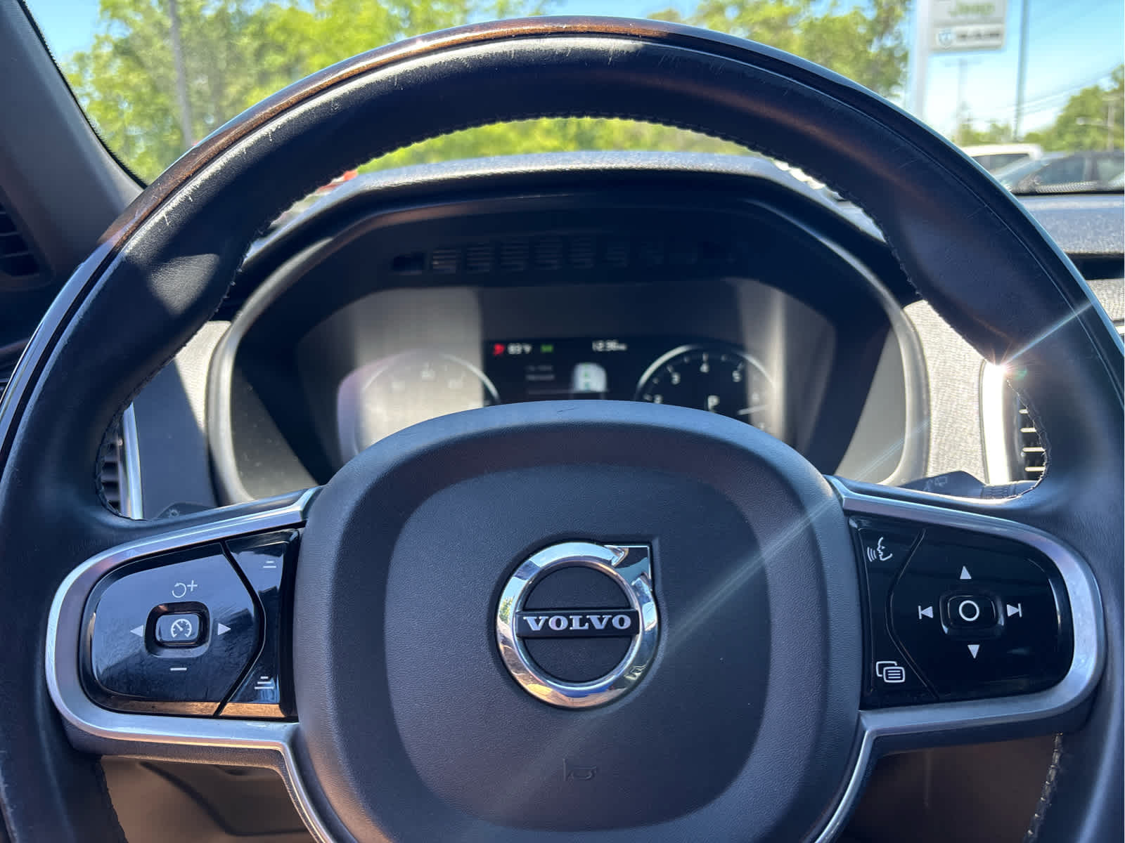 2017 Volvo XC90 Momentum