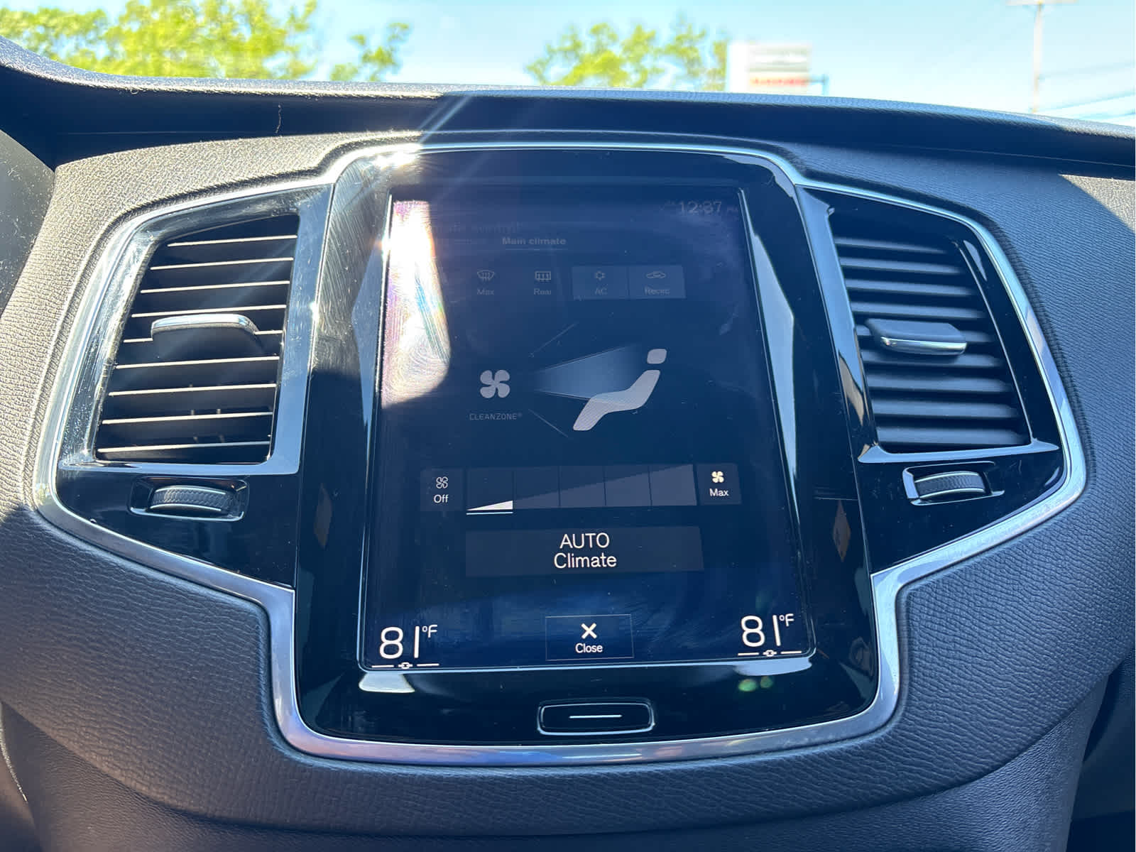 2017 Volvo XC90 Momentum