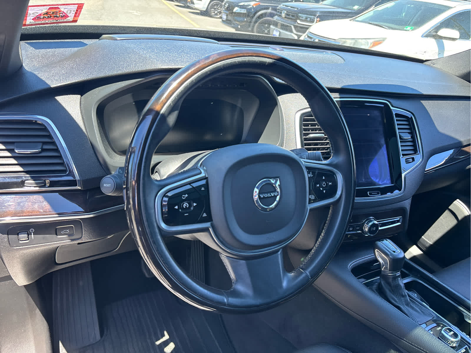 2017 Volvo XC90 Momentum
