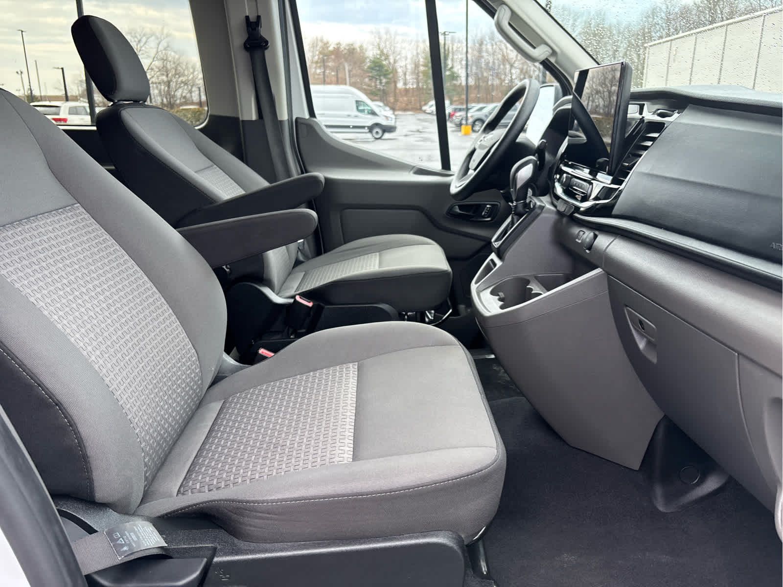 2024 Ford Transit Passenger Wagon XLT