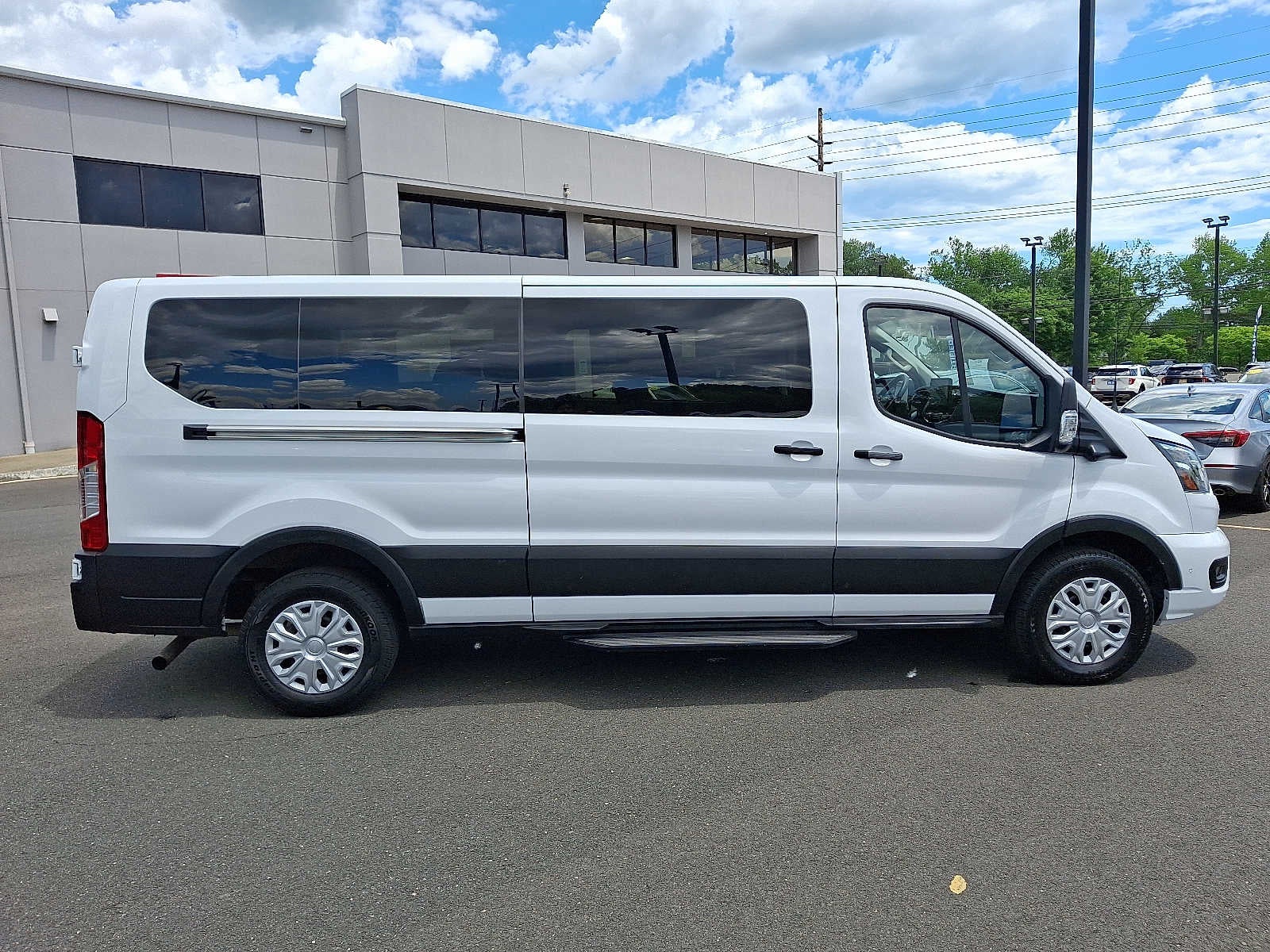 2023 Ford Transit Passenger Wagon XLT