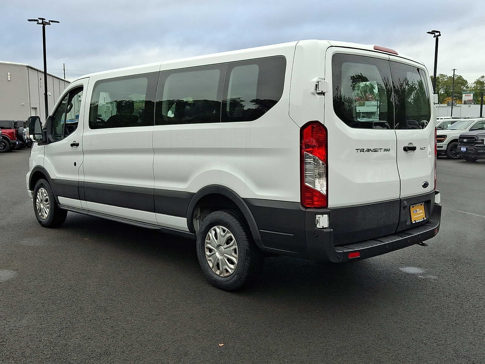 2025 Ford Transit Passenger Wagon XLT