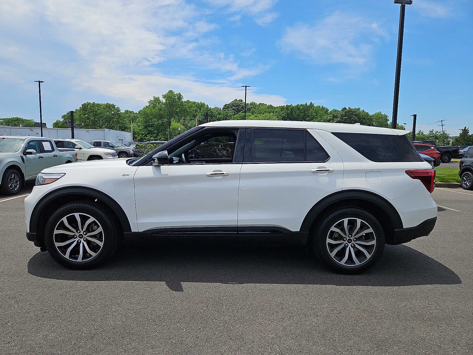 2022 Ford Explorer ST-Line