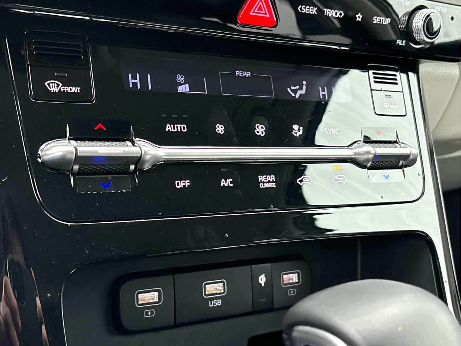 2024 Kia Carnival SX