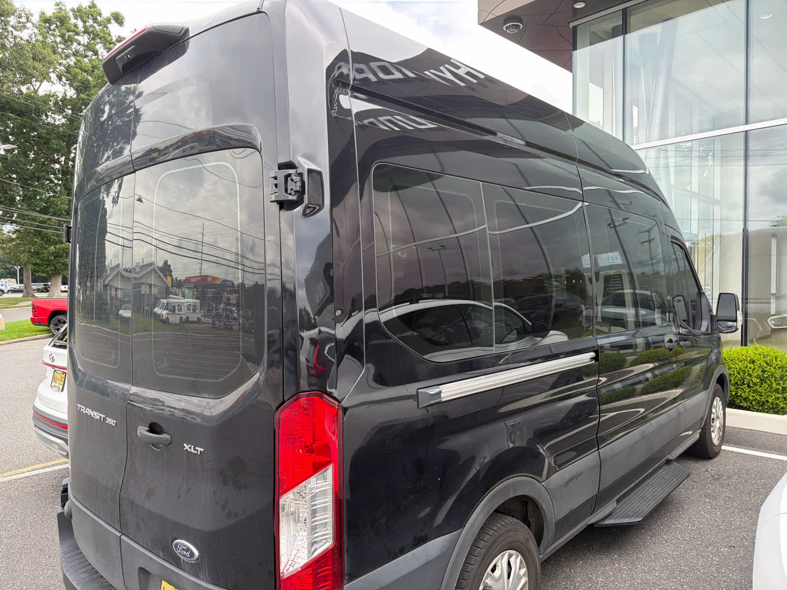 2023 Ford Transit Passenger Wagon XLT