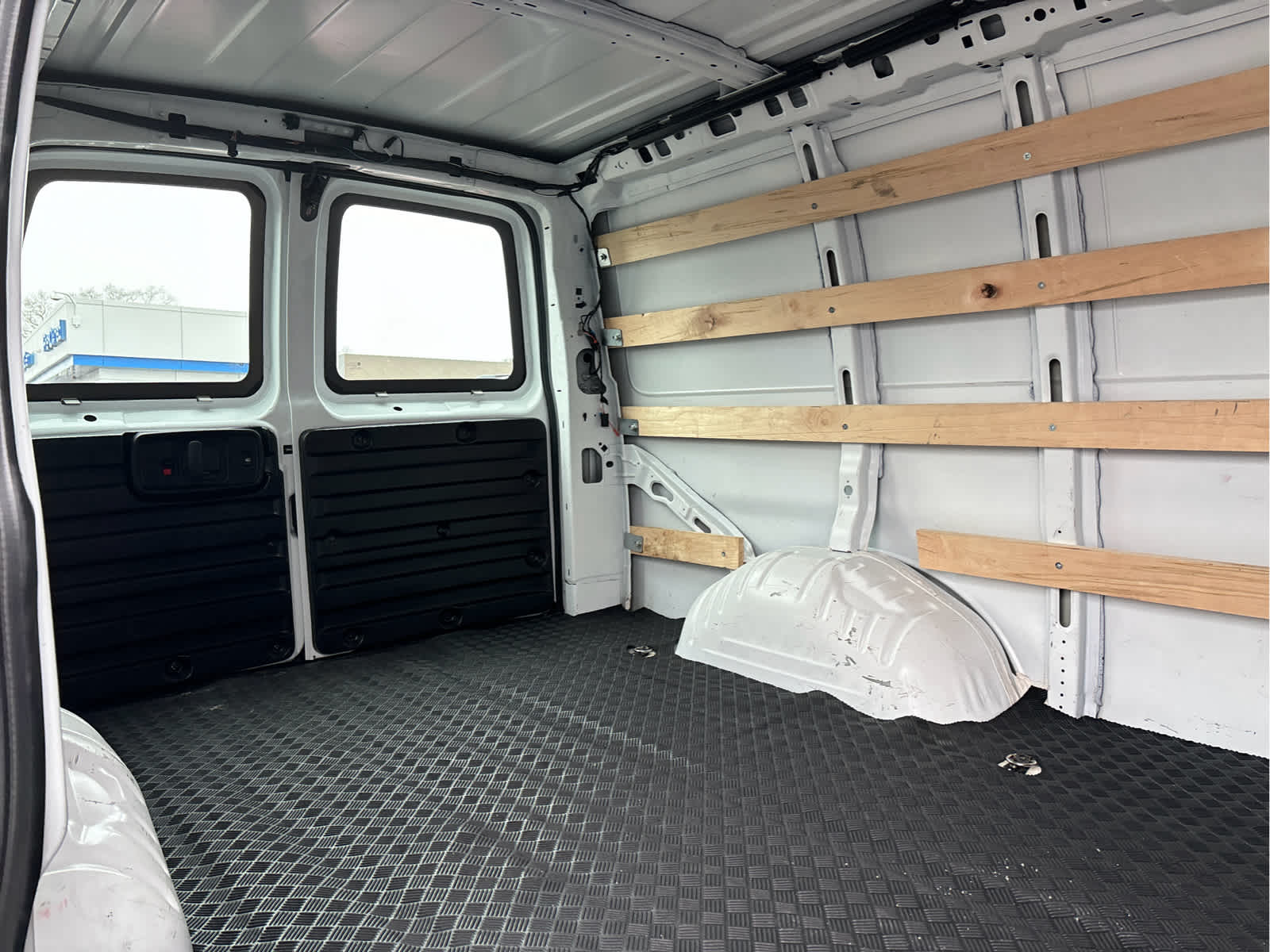 2024 Chevrolet Express RWD 2500 135"