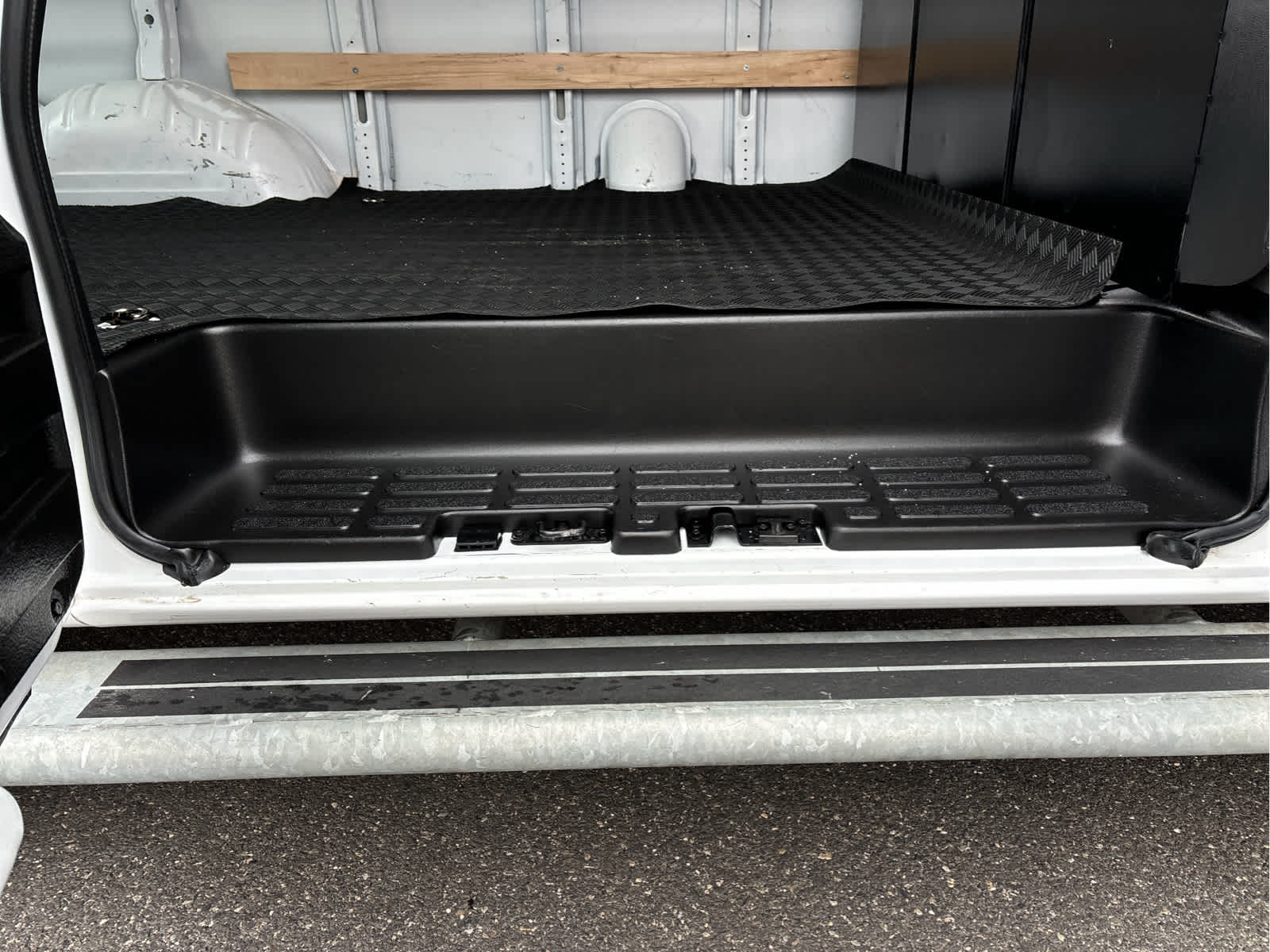 2024 Chevrolet Express RWD 2500 135"