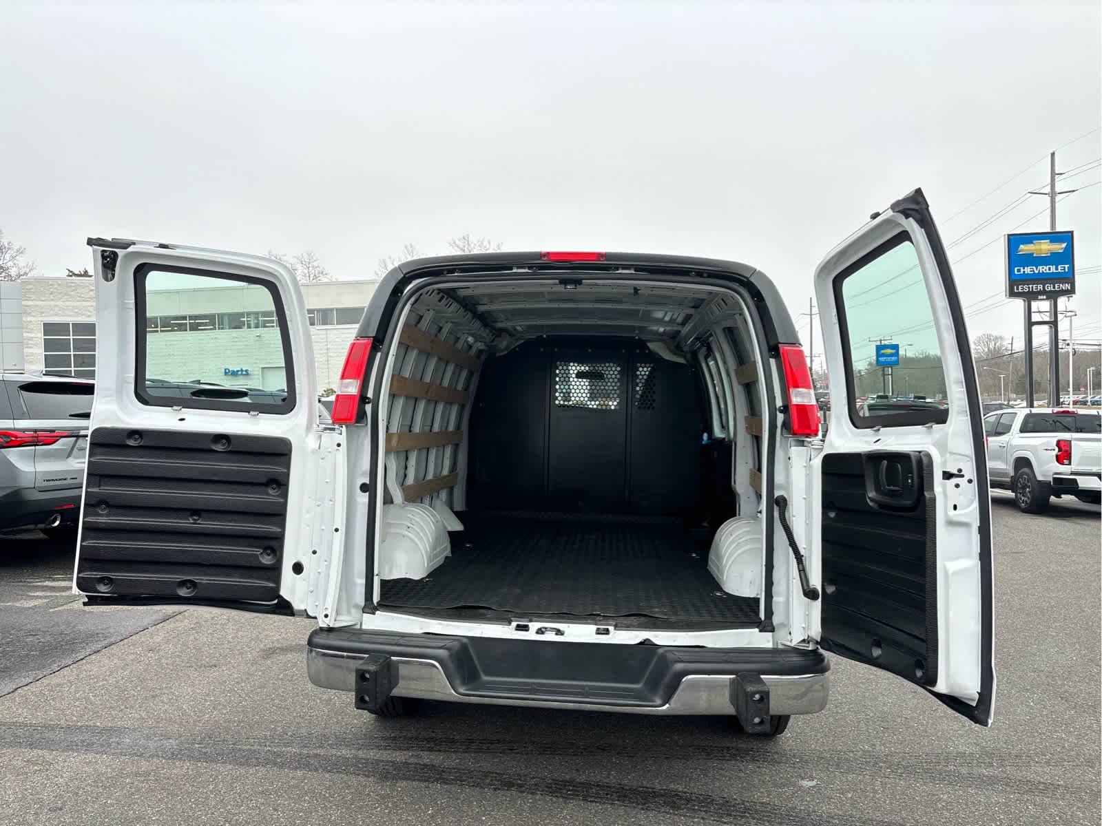 2024 Chevrolet Express RWD 2500 135"