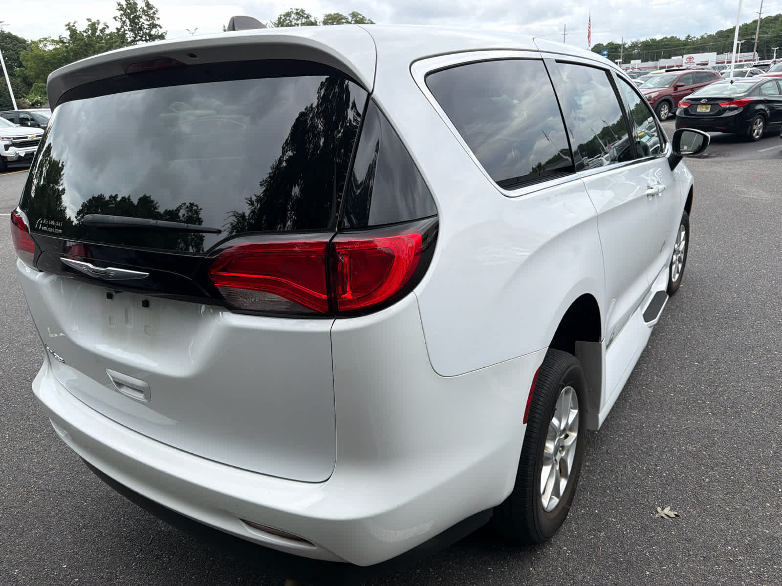 2022 Chrysler Voyager LX