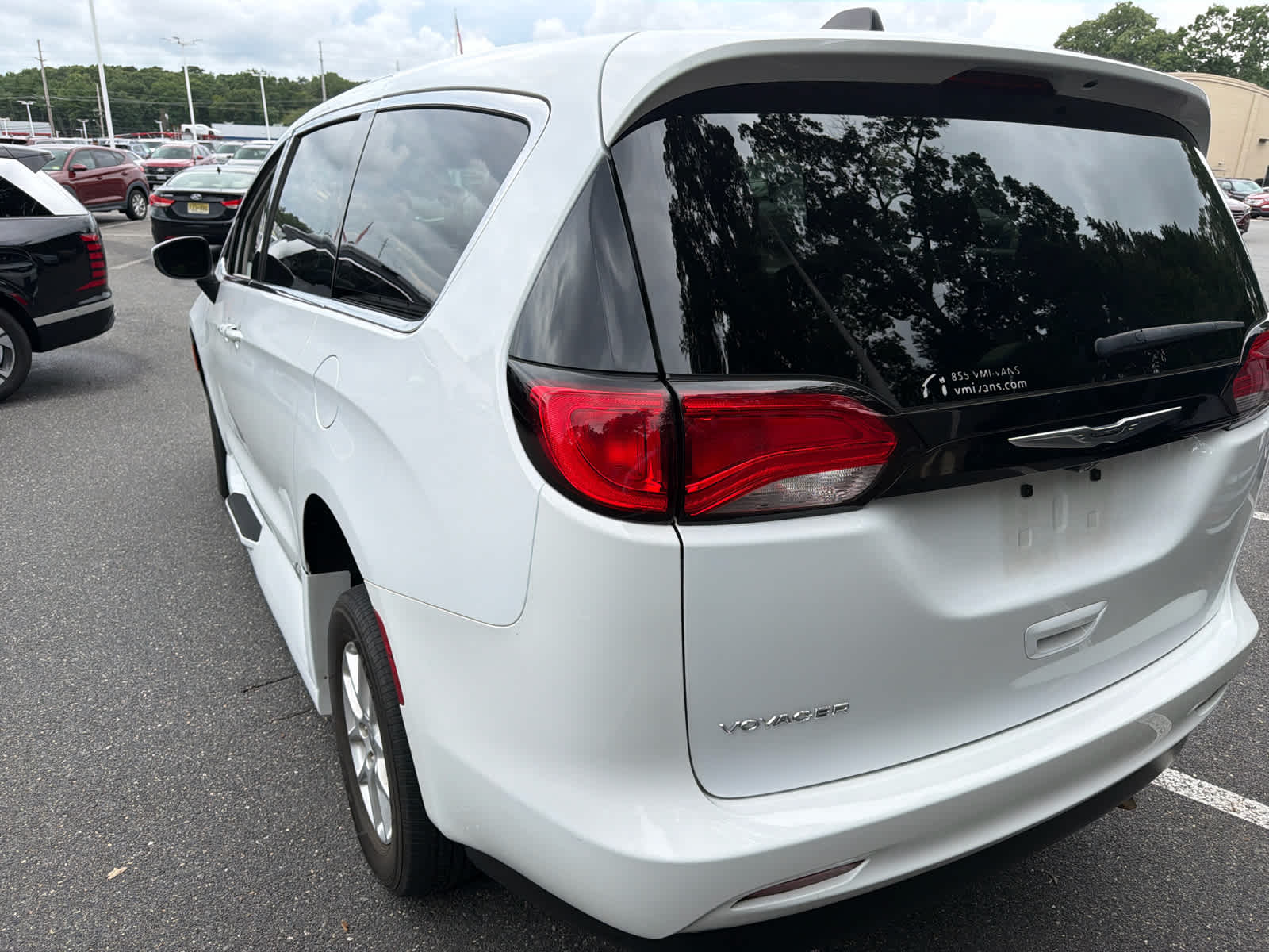 2022 Chrysler Voyager LX