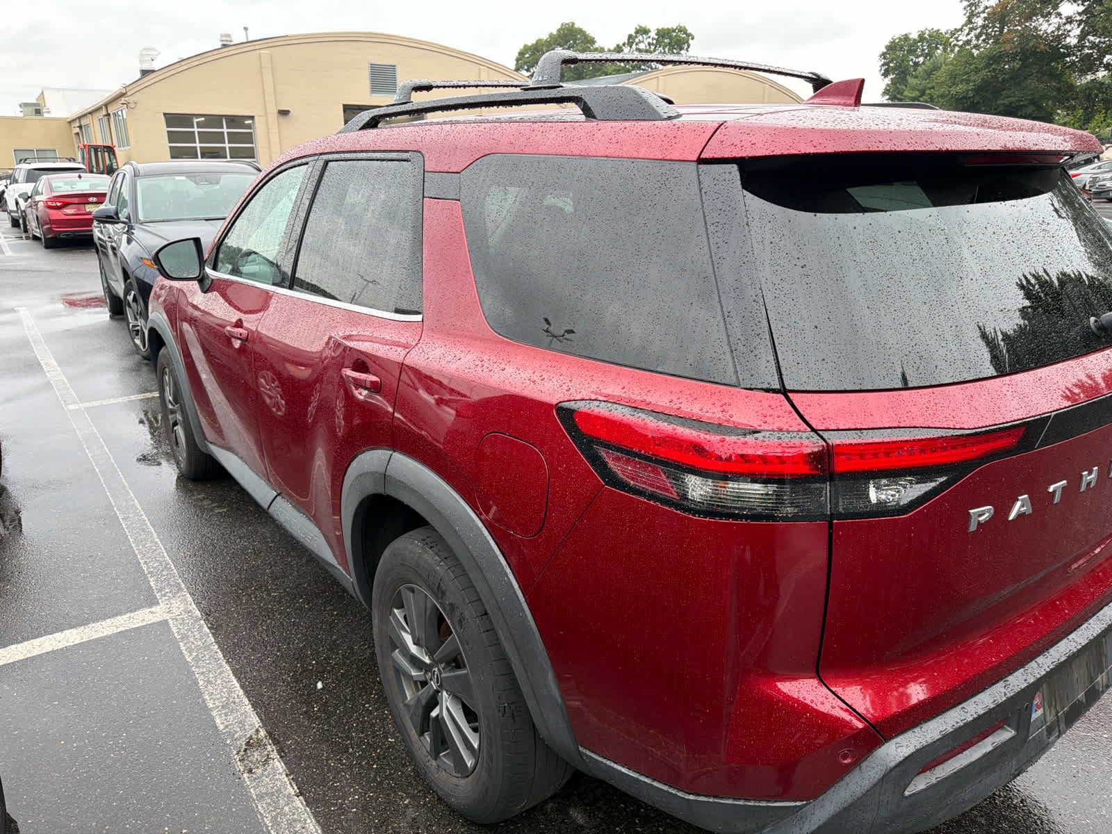 2023 Nissan Pathfinder SV