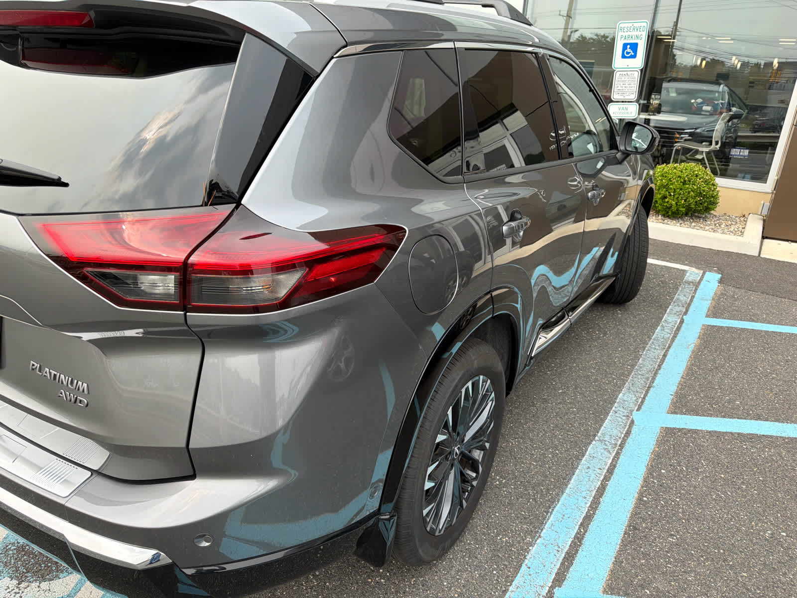 2025 Nissan Rogue Platinum