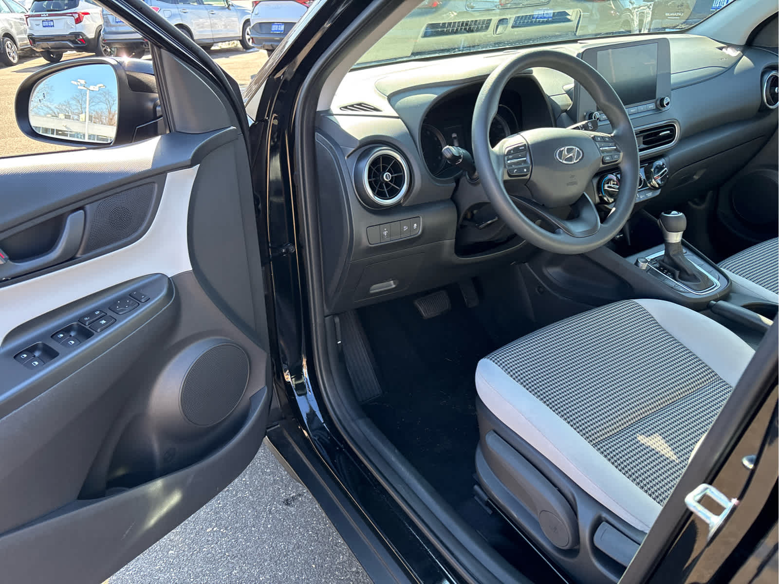 2023 Hyundai Kona SE