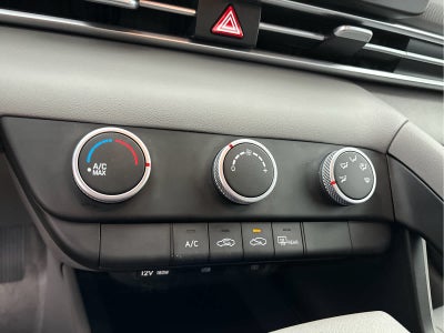 2023 Hyundai Elantra SE