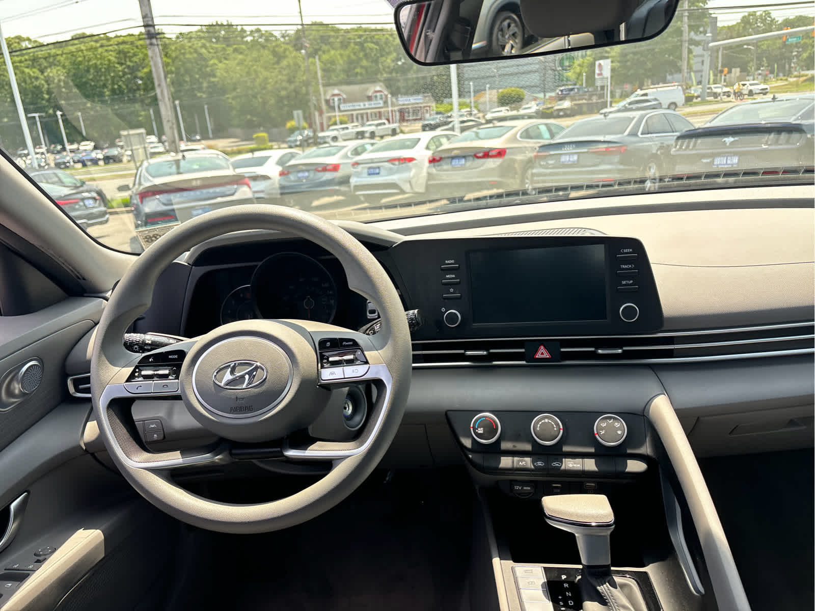2023 Hyundai Elantra SE