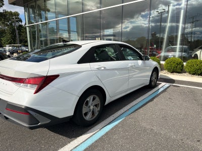 2024 Hyundai Elantra SE